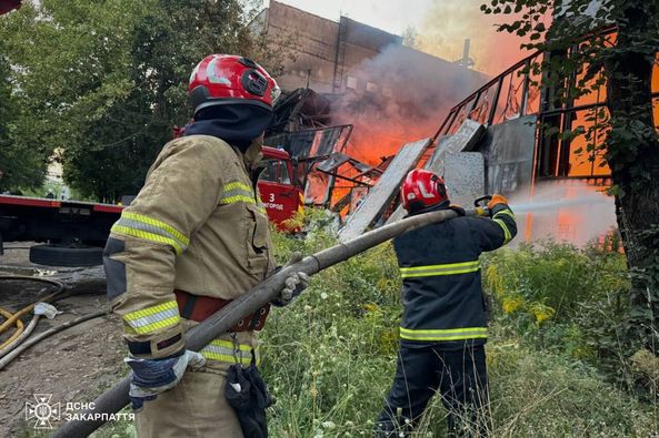 Вогнеборці Ужгородщини ліквідували масштабну пожежу в обласному центрі