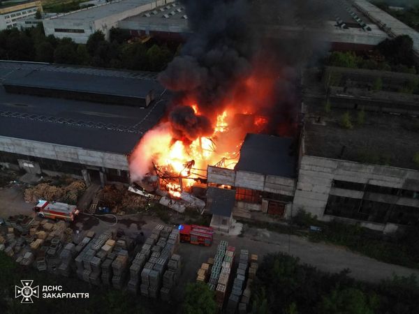 Вогнеборці Ужгородщини ліквідували масштабну пожежу в обласному центрі