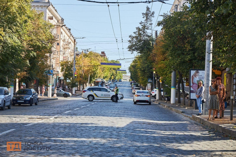 Вшанування пам'яті загиблих: у Кропивницькому зупинили рух центральною вулицею міста (ФОТО)