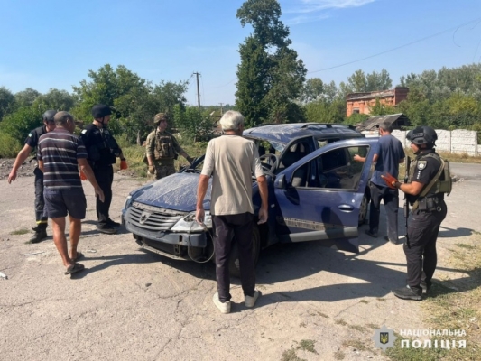 З-під завалів у Козачій Лопані врятували жінку, пошукові роботи тривають 