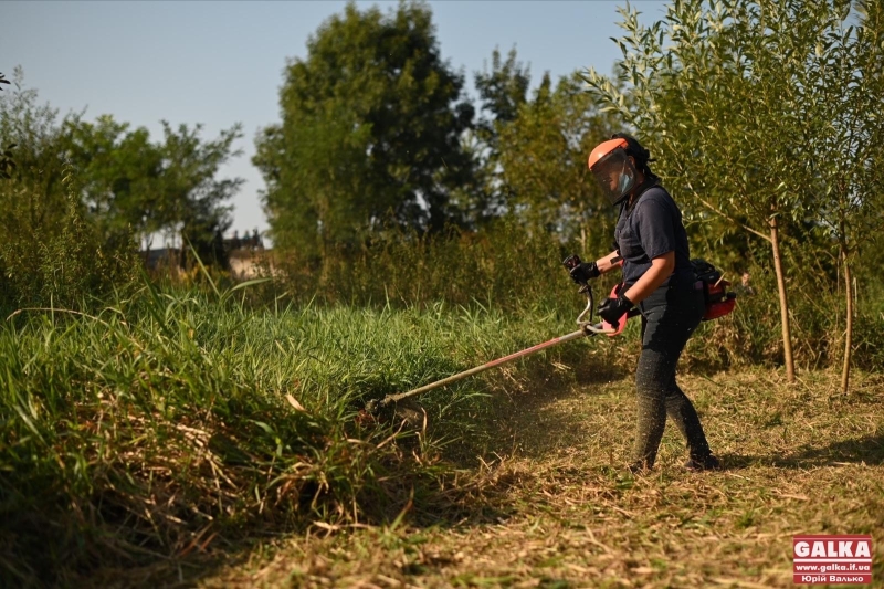 Захисники зеленої зони біля озера влаштували прибирання території (ФОТОРЕПОРТАЖ)