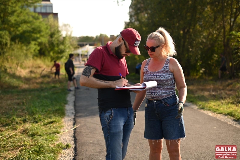 Захисники зеленої зони біля озера влаштували прибирання території (ФОТОРЕПОРТАЖ)