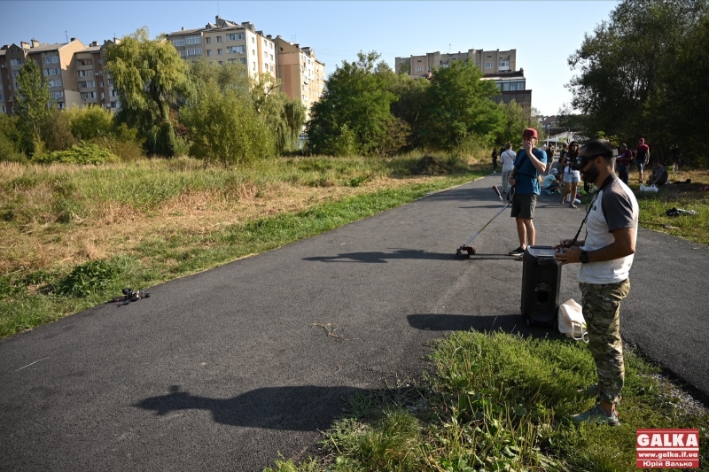 Захисники зеленої зони біля озера влаштували прибирання території (ФОТОРЕПОРТАЖ)