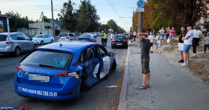 Через аварію у Луцьку у машин відірвало колеса