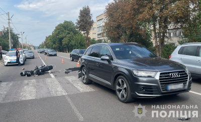 ДТП на Буковині: мотоцикліст врізався в автівку