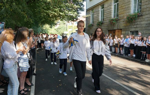 Понад 17 тисяч учнів пішли сьогодні на навчання у комунальні і приватні заклади освіти Ужгорода