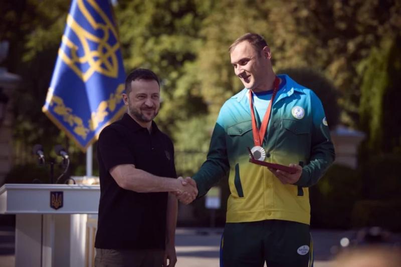 Президент України вручив паралімпійцям із Полтавщини та їхнім тренерам державні нагороди