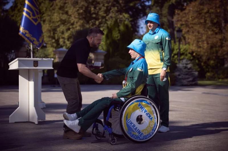 Президент України вручив паралімпійцям із Полтавщини та їхнім тренерам державні нагороди