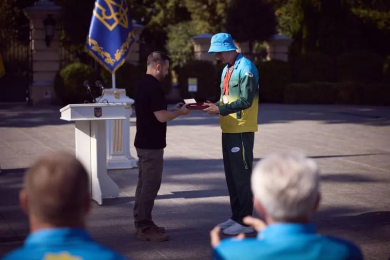 Президент України вручив паралімпійцям із Полтавщини та їхнім тренерам державні нагороди