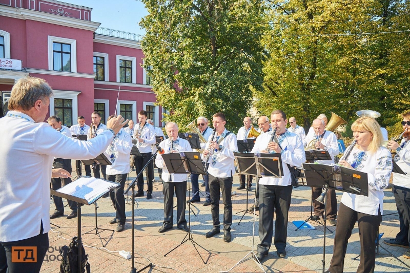 Торт за донат, новий мурал та ярмарок крафтовиків: як Кропивницький святкує День міста