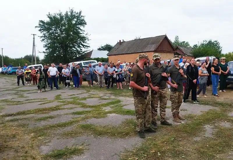 У Карлівській громаді попрощалися із загиблим на Донецькому напрямку військовим