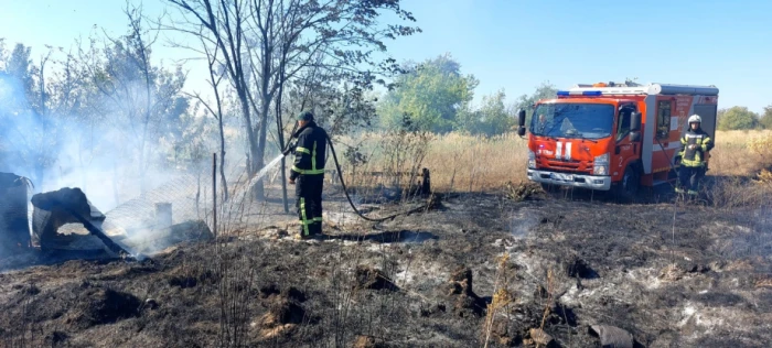 У садівничому товаристві у Луцькому районі сталася масштабна пожежа: постраждала жінка