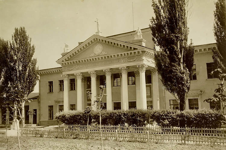 У соцмережі показали яким був Палац студентів у 1960-х