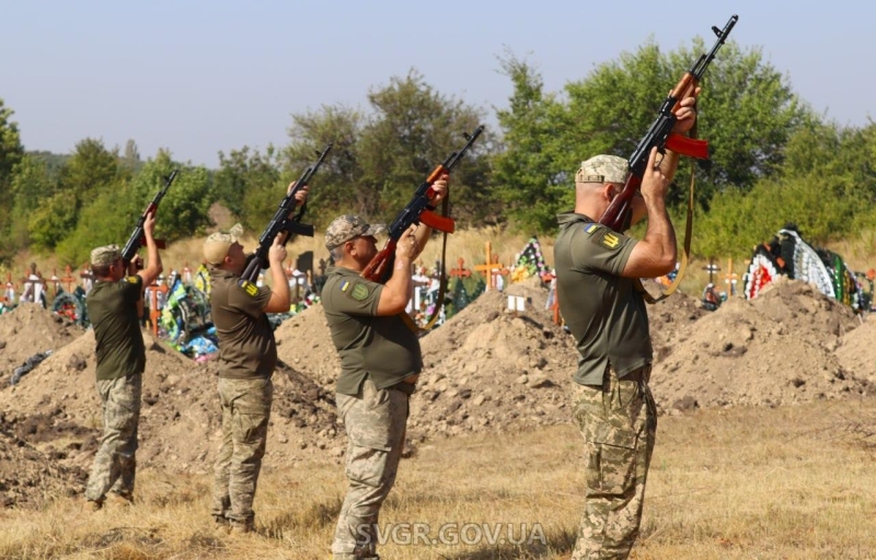 В громаді на Кіровоградщині попрощалися з 32-річним військовим Вадимoм Францевим