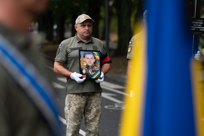 В Ужгороді сьогодні, 11 вересня, попрощалися із загиблим захисником Антоном Оленчуком