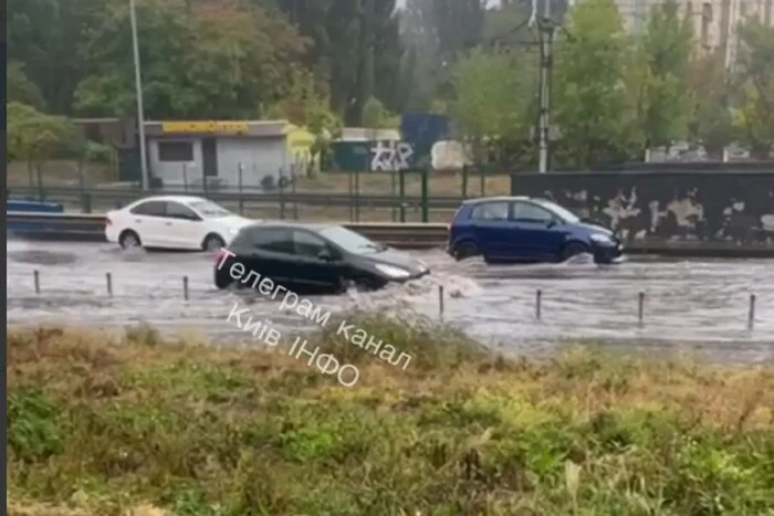 Київ потерпає від негоди: у столиці підтоплено чотири райони