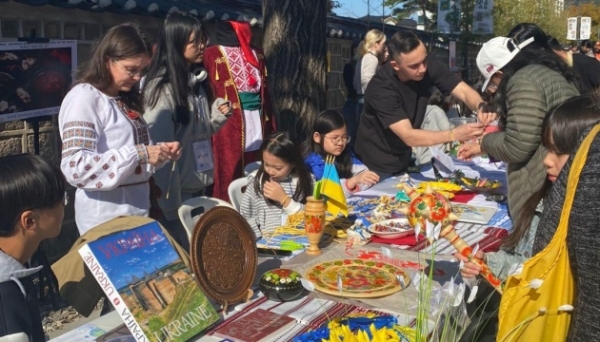 На молодіжному фестивалі у Сеулі представили український національний стенд