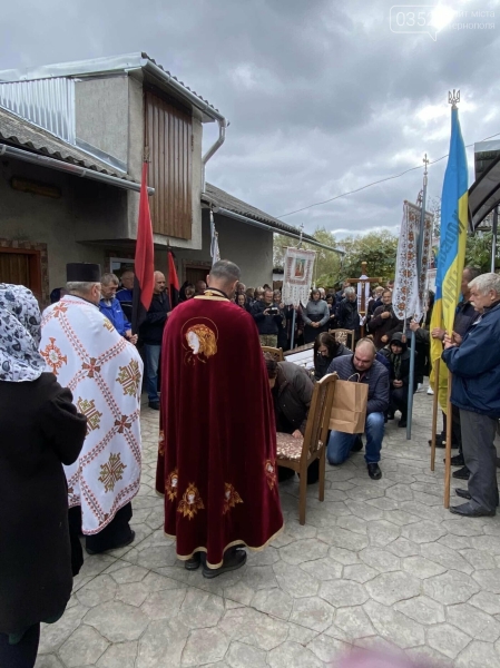 Односельчани не стримували сліз: на Тернопільщині попрощались із загиблим захисником (ФОТО)