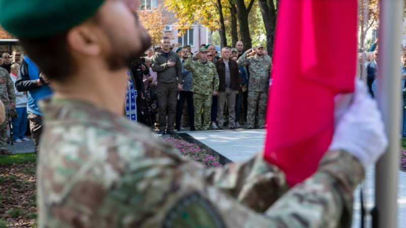 У Києві з'явилась меморіальна скульптура на честь загиблих прикордонників (фото)