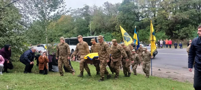 Був найкращим татом: у Підгайцях поховали 30-річного гранатометника Леоніда Щебета