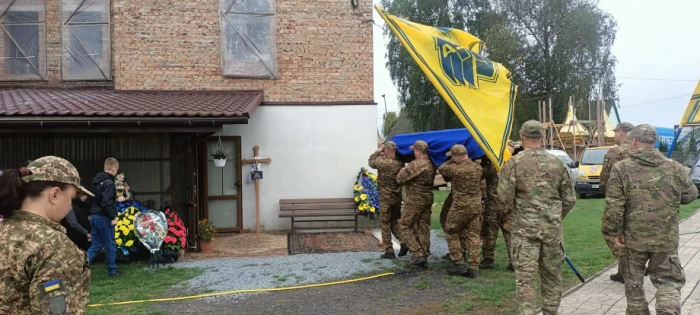 Був найкращим татом: у Підгайцях поховали 30-річного гранатометника Леоніда Щебета