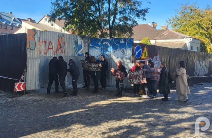 Луцьке «пекло» заливають бетоном: містяни вийшли на захист підземелля від забудови