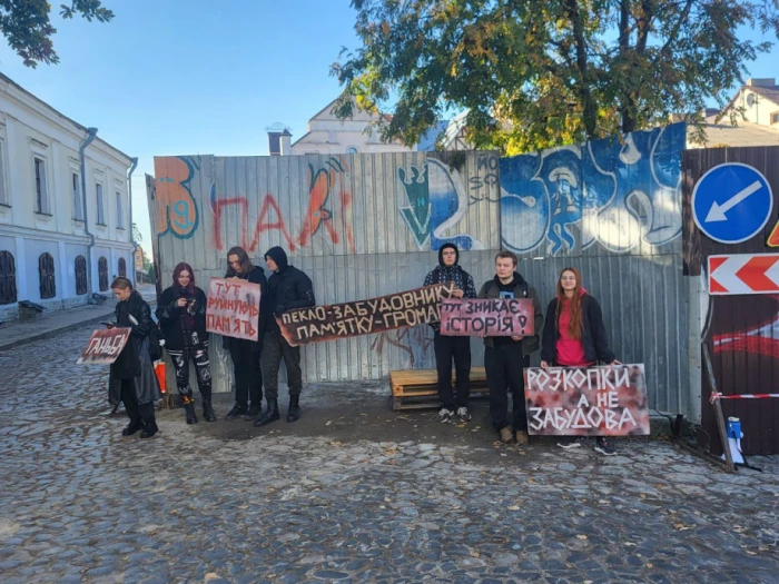 Луцьке «пекло» заливають бетоном: містяни вийшли на захист підземелля від забудови