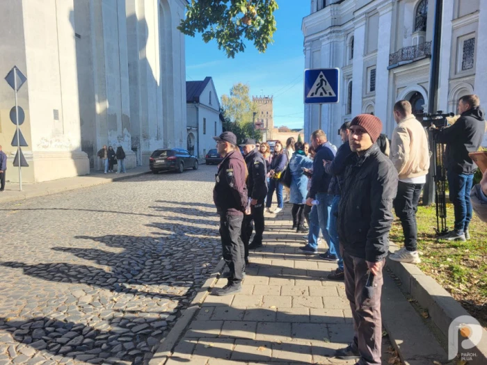 Луцьке «пекло» заливають бетоном: містяни вийшли на захист підземелля від забудови