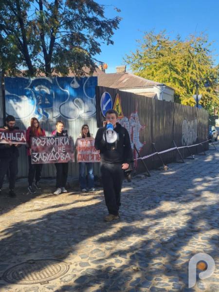 Луцьке «пекло» заливають бетоном: містяни вийшли на захист підземелля від забудови