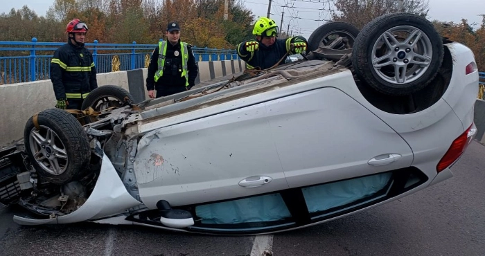 На Гнідавській у Луцьку автівка перекинулася на дах