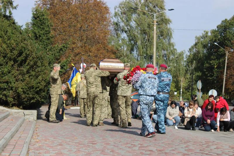 На Семенівщині попрощалися із загиблим на війні військовим