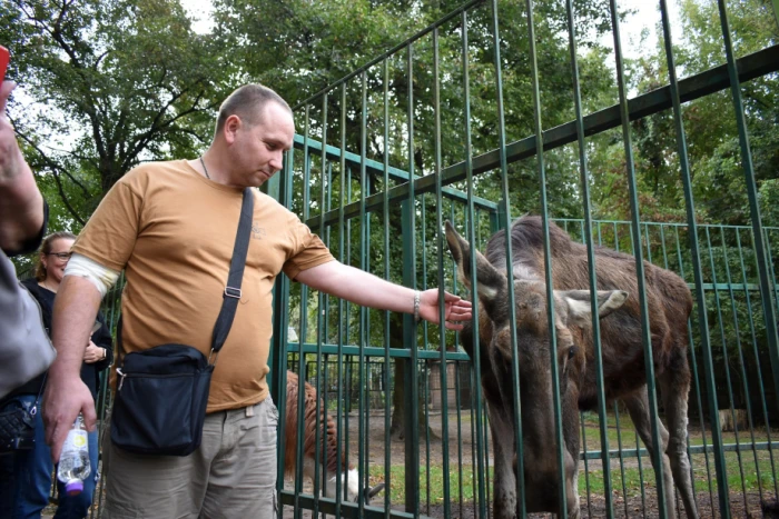 Пет-терапія у Луцькому зоопарку та пасіка Івана Душака: військові на реабілітації побували у мінімандрівці