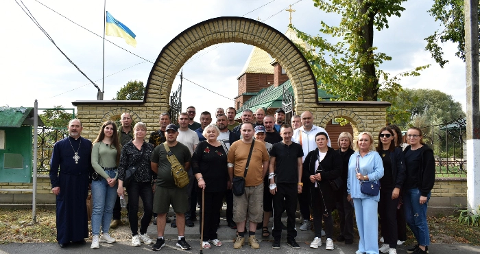 Пет-терапія у Луцькому зоопарку та пасіка Івана Душака: військові на реабілітації побували у мінімандрівці