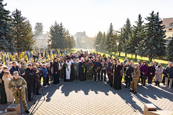 Предстоятель ПЦУ Епіфаній звершив сьогодні в Ужгороді на Пагорбі Слави Заупокійну літію за полеглими воїнами