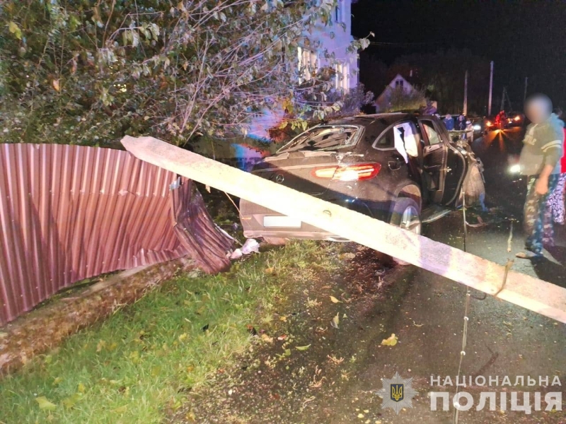 Слідчі ГУ Нацполіції в Закарпатській області розслідують смертельну ДТП, в якій загинув пасажир легковика