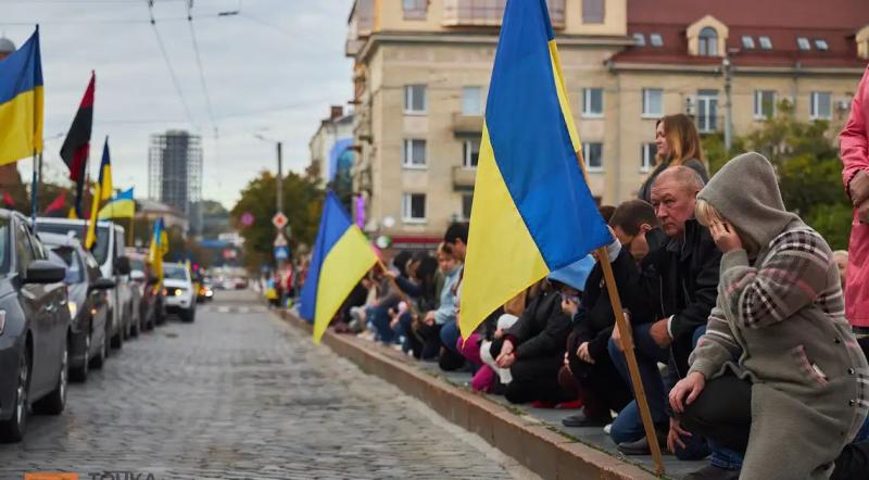 У центрі Кропивницького попрощалися з 27-річним молодшим сержантом Олексієм Назарчуком (ФОТОРЕПОРТАЖ)