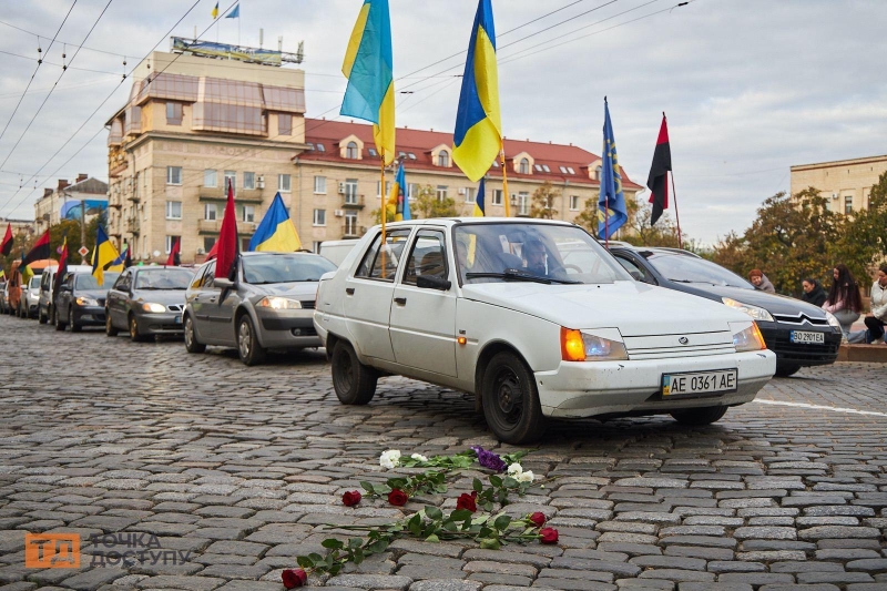 У центрі Кропивницького попрощалися з 27-річним молодшим сержантом Олексієм Назарчуком (ФОТОРЕПОРТАЖ)