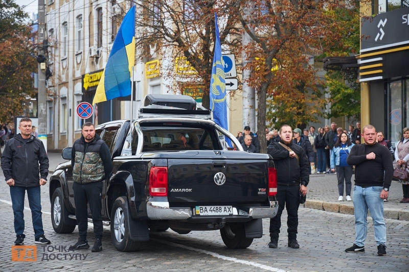 У центрі Кропивницького попрощалися з 27-річним молодшим сержантом Олексієм Назарчуком (ФОТОРЕПОРТАЖ)