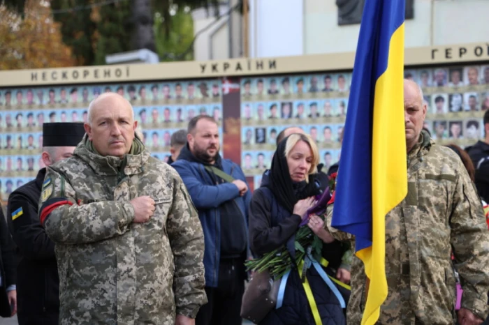 У Луцьку провели в останню дорогу воїна Віктора Каленика, який загинув у Курській області