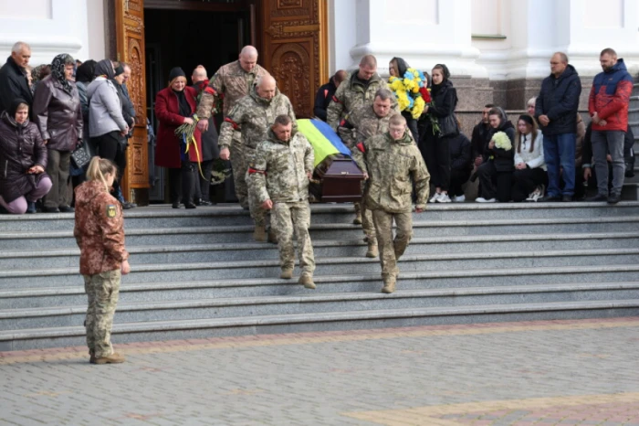 У Луцьку провели в останню дорогу воїна Віктора Каленика, який загинув у Курській області