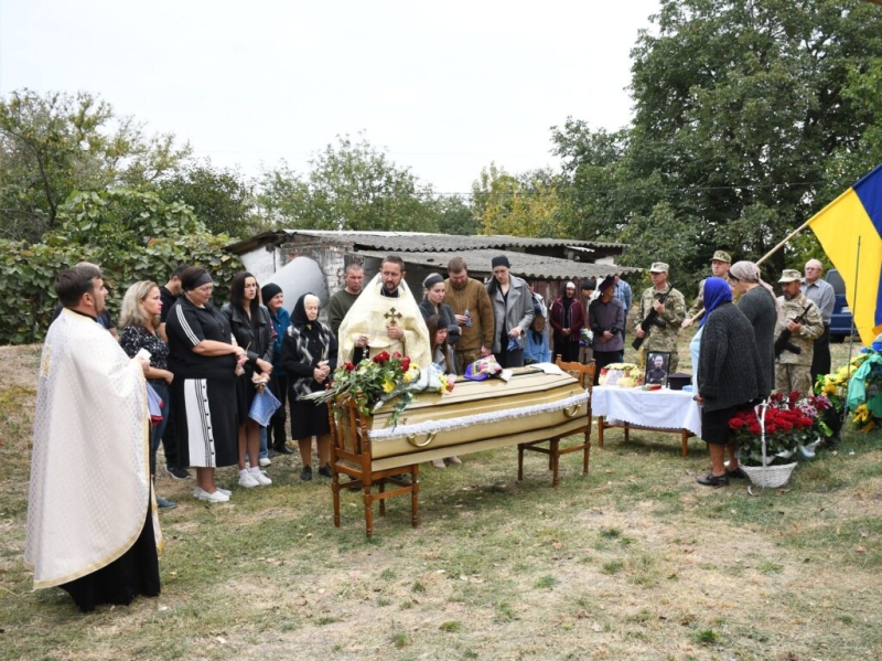 У Сенчанській громаді попрощалися із загиблим на війні військовим Іваном Кузубом