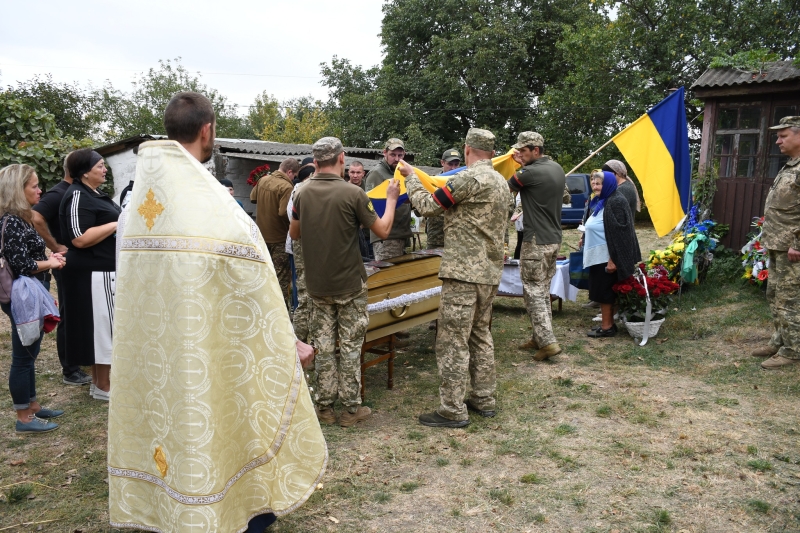 У Сенчанській громаді попрощалися із загиблим на війні військовим Іваном Кузубом