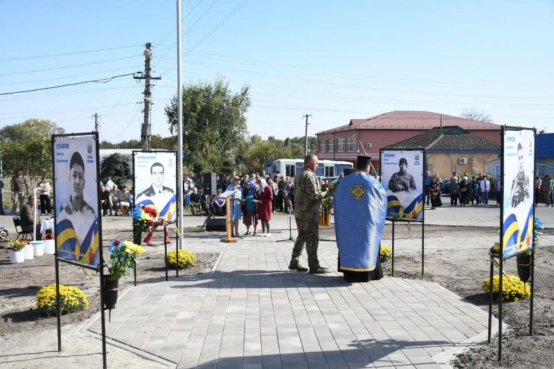 У Сенчанській громаді відкрили Алею пам’яті загиблих військових