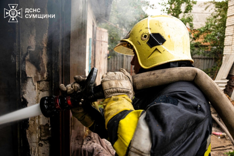 У Сумах рятувальники двічі ліквідовували пожежі в житловому секторі (ВІДЕО)