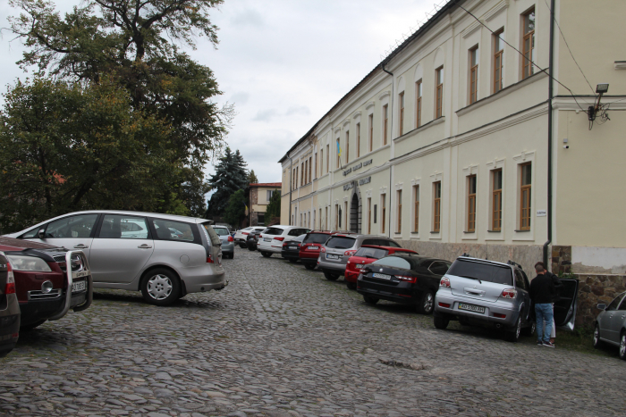 В Ужгороді пропонують обмежити рух транспорту найстарішою вулицею – Капітульною