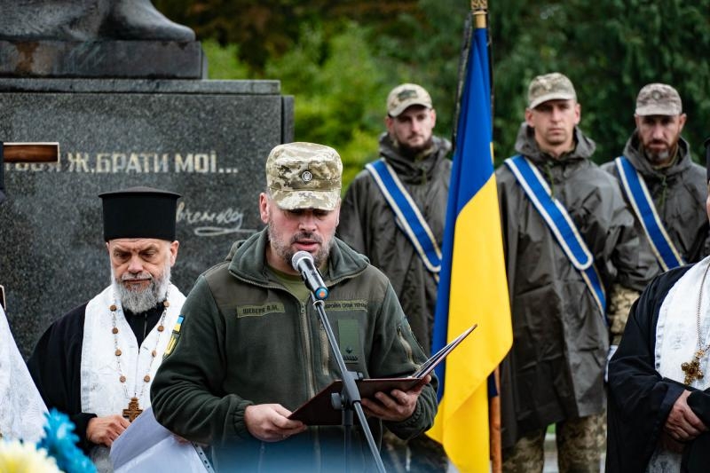 В Ужгороді сьогодні попрощалися із 45-річним захисником – старшим солдатом, кулеметником Миколою Суязовим