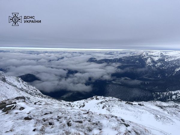 Високогір’я Карпат уже вкрило снігом