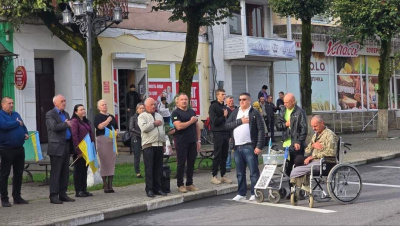 «Зібрали понад 700 тисяч на ЗСУ»: двоє буковинців з інвалідністю пройшли 80-кілометровий марафон - фото