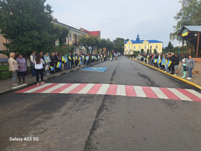 «Зібрали понад 700 тисяч на ЗСУ»: двоє буковинців з інвалідністю пройшли 80-кілометровий марафон - фото