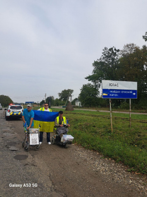 «Зібрали понад 700 тисяч на ЗСУ»: двоє буковинців з інвалідністю пройшли 80-кілометровий марафон - фото